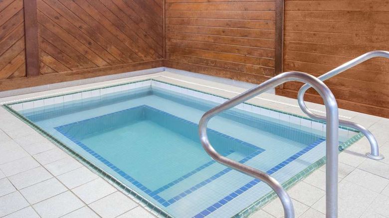 <b>Days Inn & Suites Davenport East Pool</b>. Images powered by <a href="https://iceportal.shijigroup.com/" title="IcePortal" target="_blank">IcePortal</a>.