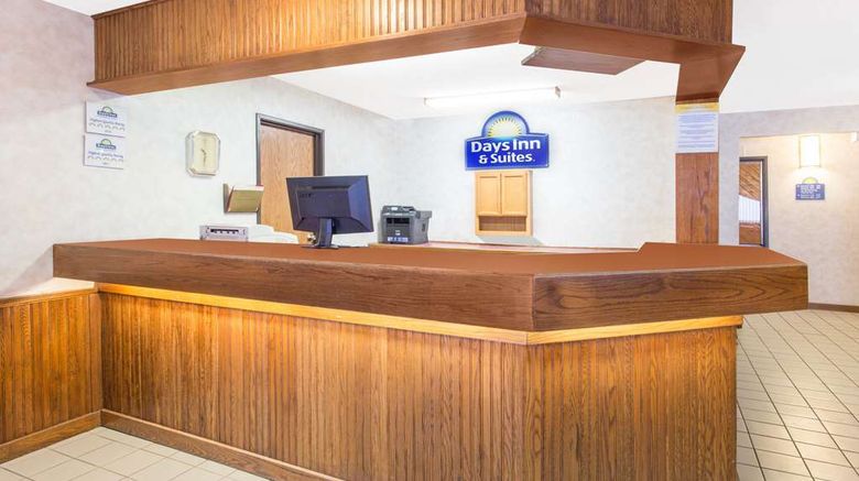 <b>Days Inn & Suites Davenport East Lobby</b>. Images powered by <a href="https://iceportal.shijigroup.com/" title="IcePortal" target="_blank">IcePortal</a>.