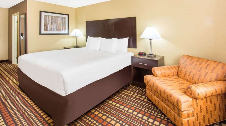 <b>Days Inn & Suites Davenport East Room</b>. Images powered by <a href="https://iceportal.shijigroup.com/" title="IcePortal" target="_blank">IcePortal</a>.