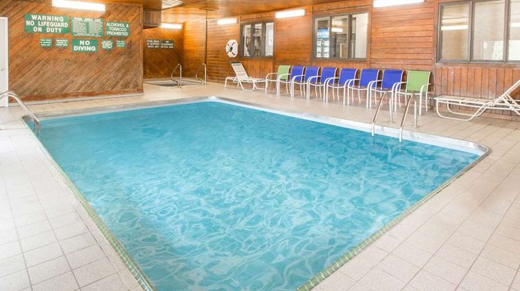 Days Inn & Suites Davenport East Pool
