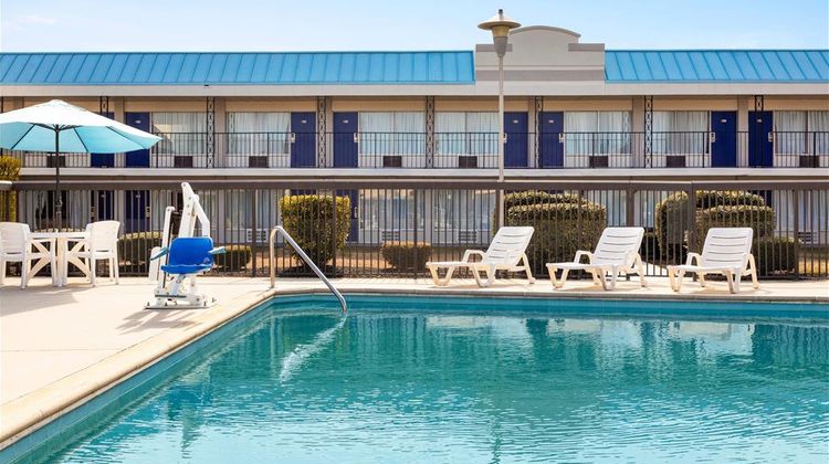 Days Inn Emporia Pool