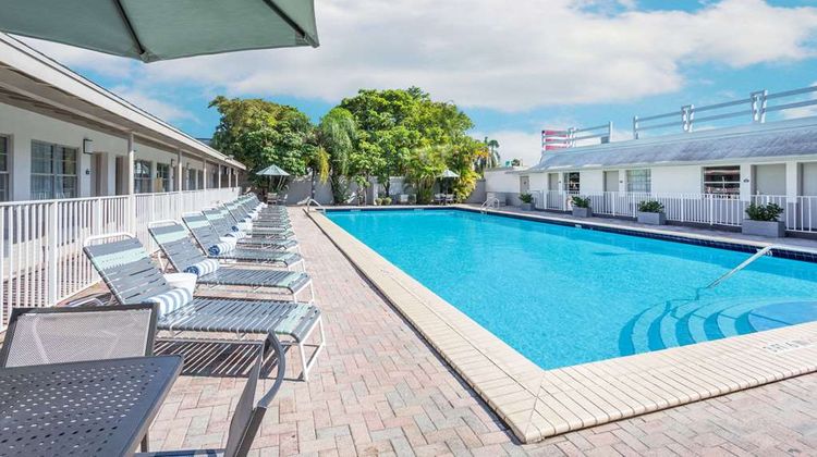 Days Inn by Wyndham Miami Airport North Pool