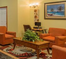 Days Inn by Wyndham Fort Myers Lobby
