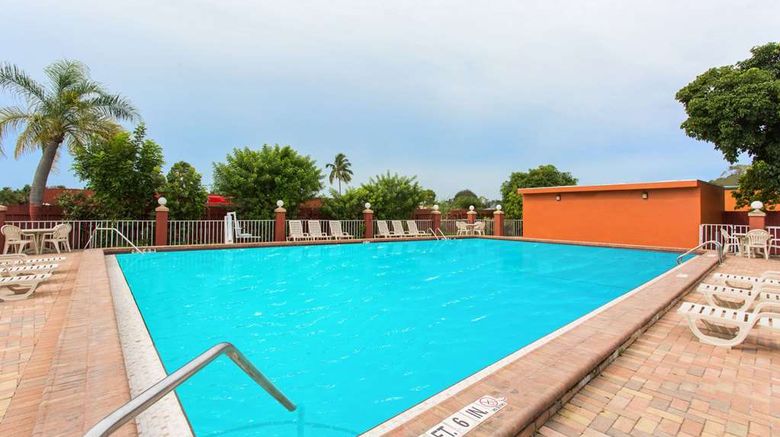 <b>Days Inn by Wyndham Fort Myers Pool</b>. Images powered by <a href="https://iceportal.shijigroup.com/" title="IcePortal" target="_blank">IcePortal</a>.