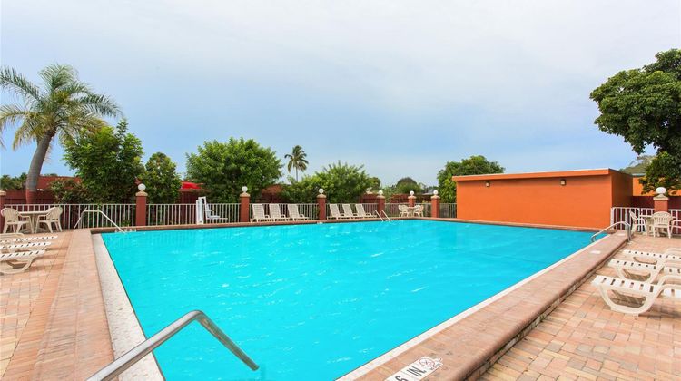 Days Inn by Wyndham Fort Myers Pool