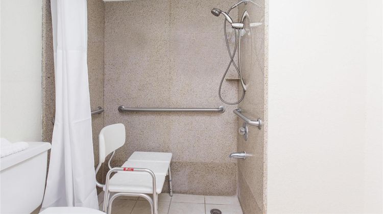Days Inn by Wyndham Fort Myers Room
