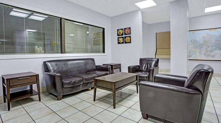 Days Inn Norfolk Military Circle Lobby
