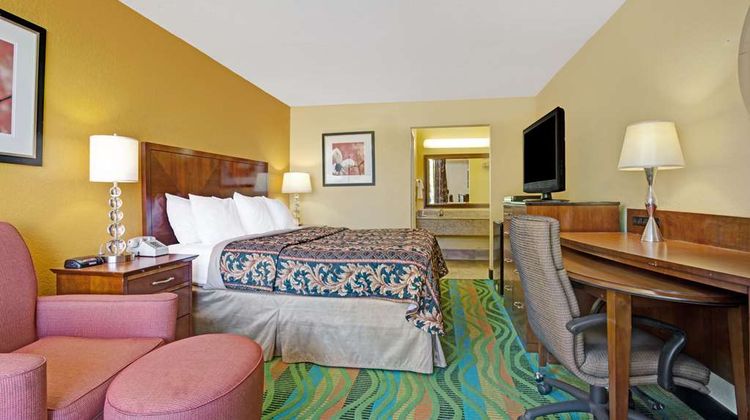 Days Inn Norfolk Military Circle Room