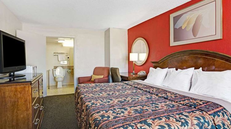 Days Inn Norfolk Military Circle Room