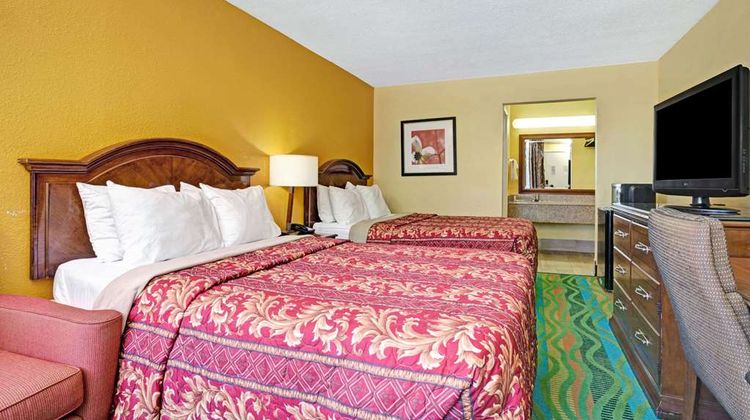 Days Inn Norfolk Military Circle Room