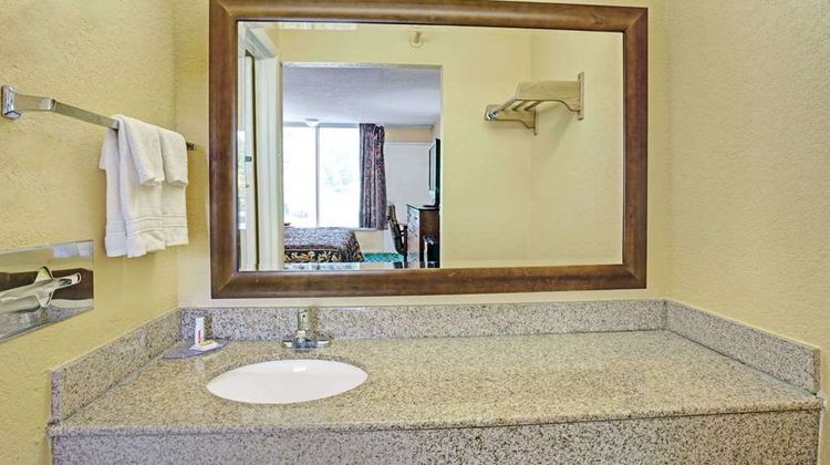 Days Inn Norfolk Military Circle Room