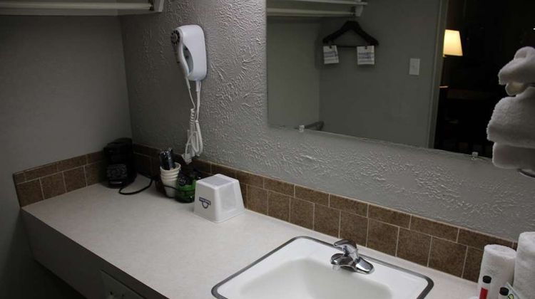 Days Inn Hays Room