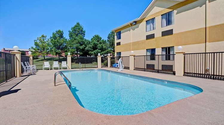 Super 8 Hernando Pool