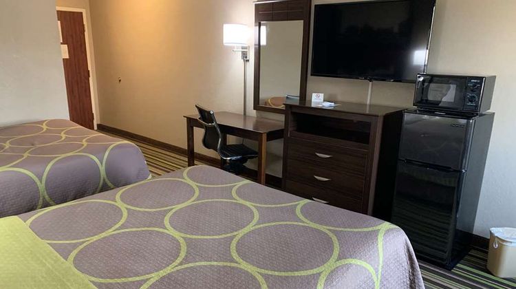 Super 8 Hernando Room