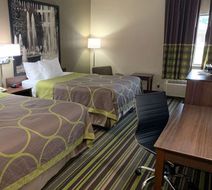 Super 8 Hernando Room