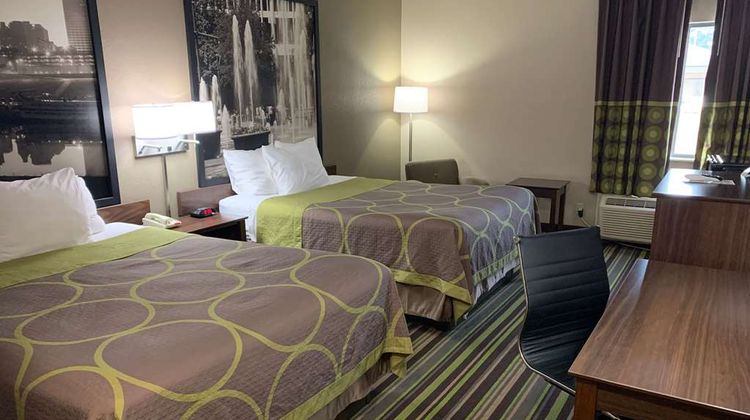 Super 8 Hernando Room