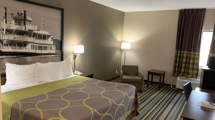 Super 8 Hernando Room