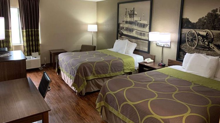 Super 8 Hernando Room