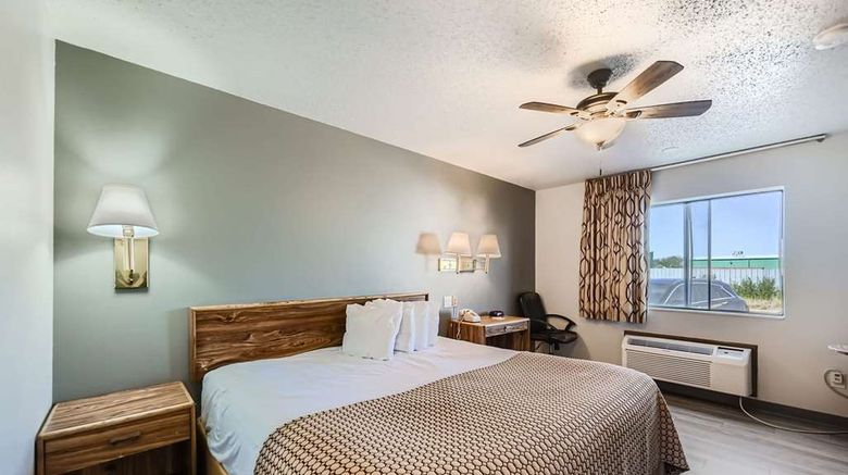 <b>Travelodge Longmont Room</b>. Images powered by <a href="https://iceportal.shijigroup.com/" title="IcePortal" target="_blank">IcePortal</a>.