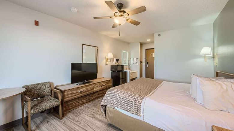 <b>Travelodge Longmont Room</b>. Images powered by <a href="https://iceportal.shijigroup.com/" title="IcePortal" target="_blank">IcePortal</a>.
