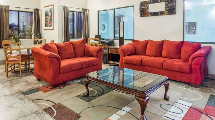 Travelodge Longmont Lobby
