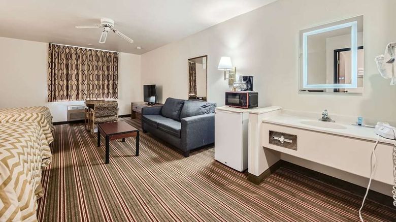 <b>Travelodge Longmont Room</b>. Images powered by <a href="https://iceportal.shijigroup.com/" title="IcePortal" target="_blank">IcePortal</a>.