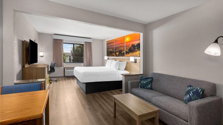 Days Inn Mankato Suite