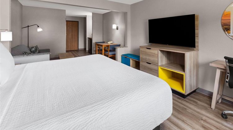 Days Inn Mankato Suite