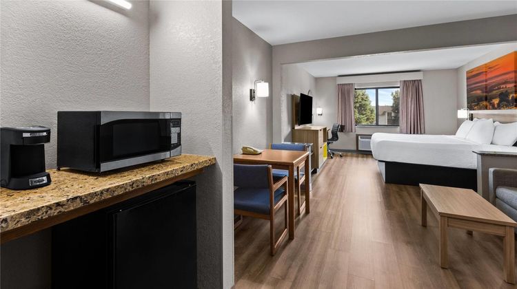 Days Inn Mankato Suite
