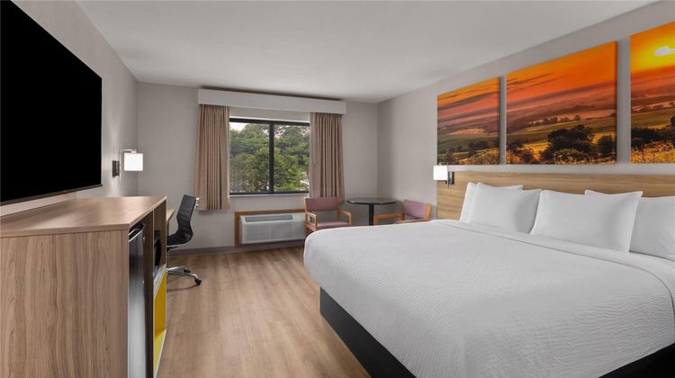 Days Inn Mankato Room