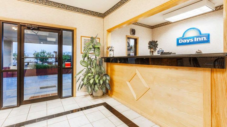 Days Inn Yazoo City Lobby