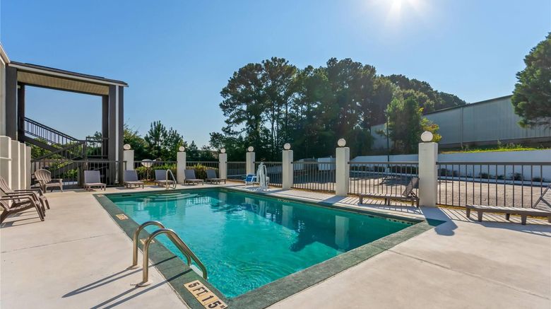 <b>Days Inn Enterprise Pool</b>. Images powered by <a href="https://iceportal.shijigroup.com/" title="IcePortal" target="_blank">IcePortal</a>.