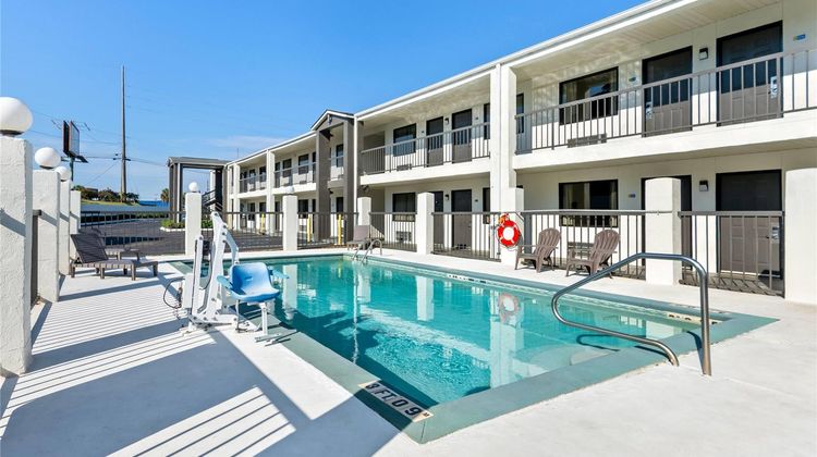 Days Inn Enterprise Pool