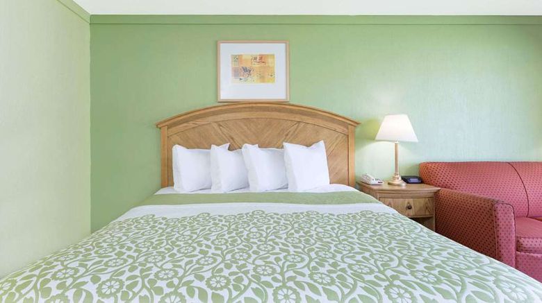 <b>Days Inn Washington Room</b>. Images powered by <a href="https://iceportal.shijigroup.com/" title="IcePortal" target="_blank">IcePortal</a>.