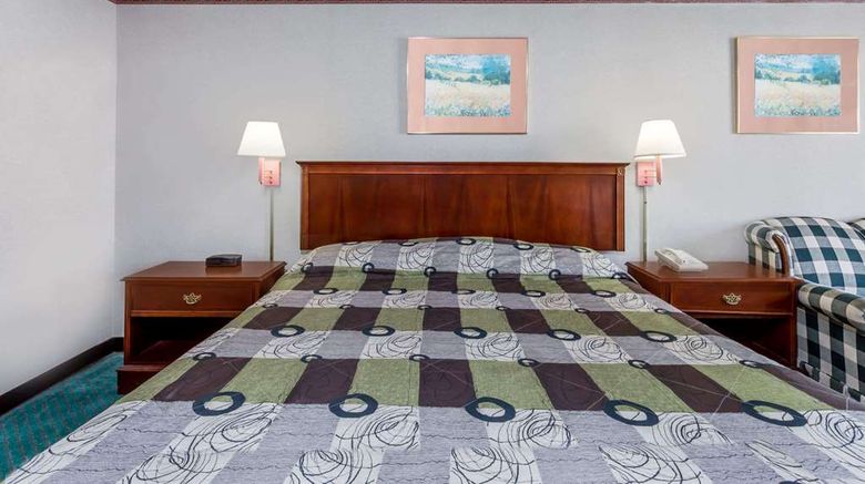 <b>Knights Inn Ruther Glen Room</b>. Images powered by <a href="https://iceportal.shijigroup.com/" title="IcePortal" target="_blank">IcePortal</a>.