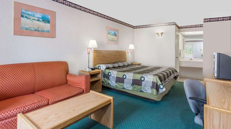 <b>Knights Inn Ruther Glen Room</b>. Images powered by <a href="https://iceportal.shijigroup.com/" title="IcePortal" target="_blank">IcePortal</a>.