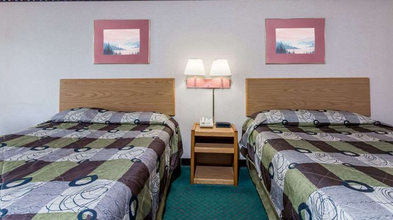 <b>Knights Inn Ruther Glen Room</b>. Images powered by <a href="https://iceportal.shijigroup.com/" title="IcePortal" target="_blank">IcePortal</a>.