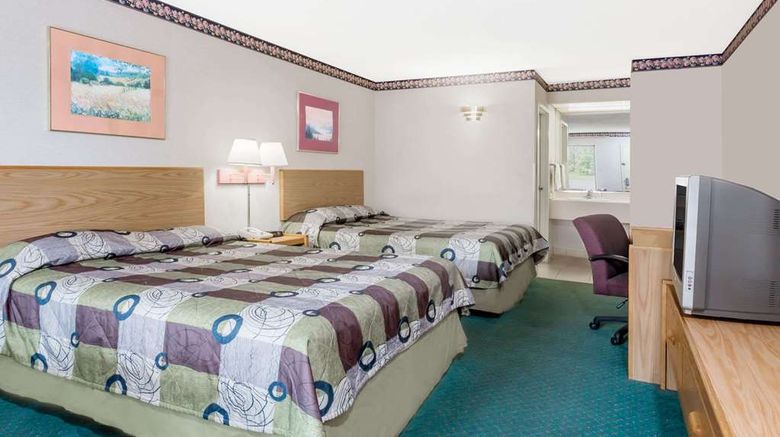 <b>Knights Inn Ruther Glen Room</b>. Images powered by <a href="https://iceportal.shijigroup.com/" title="IcePortal" target="_blank">IcePortal</a>.