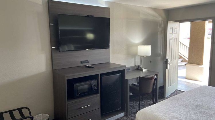 Days Inn Wagoner Room