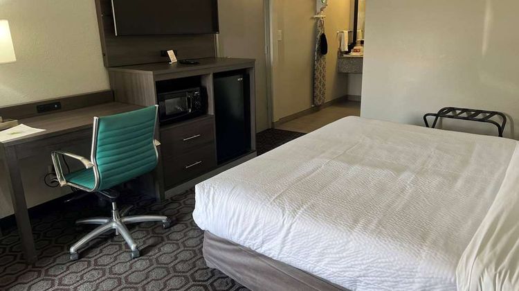 Days Inn Wagoner Room