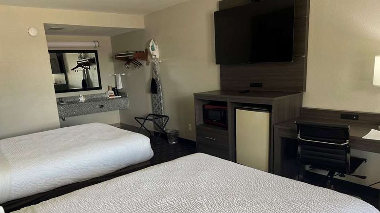 <b>Days Inn Wagoner Room</b>. Images powered by <a href="https://iceportal.shijigroup.com/" title="IcePortal" target="_blank">IcePortal</a>.