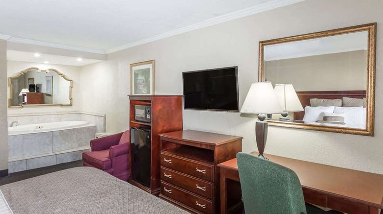 <b>Days Inn Destin Suite</b>. Images powered by <a href="https://iceportal.shijigroup.com/" title="IcePortal" target="_blank">IcePortal</a>.