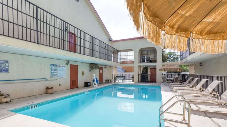 Days Inn Destin Pool