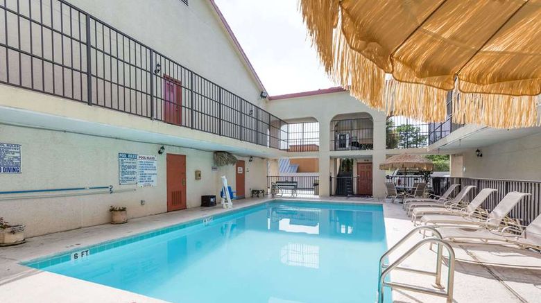 <b>Days Inn Destin Pool</b>. Images powered by <a href="https://iceportal.shijigroup.com/" title="IcePortal" target="_blank">IcePortal</a>.