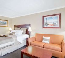 Days Inn Destin Room