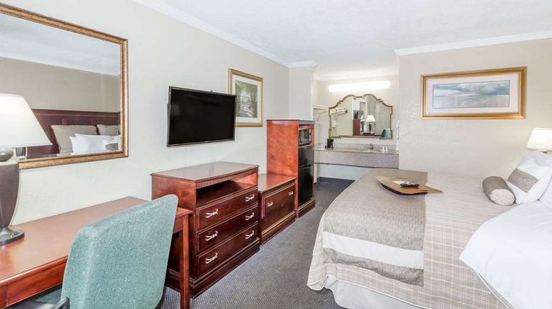 <b>Days Inn Destin Room</b>. Images powered by <a href="https://iceportal.shijigroup.com/" title="IcePortal" target="_blank">IcePortal</a>.