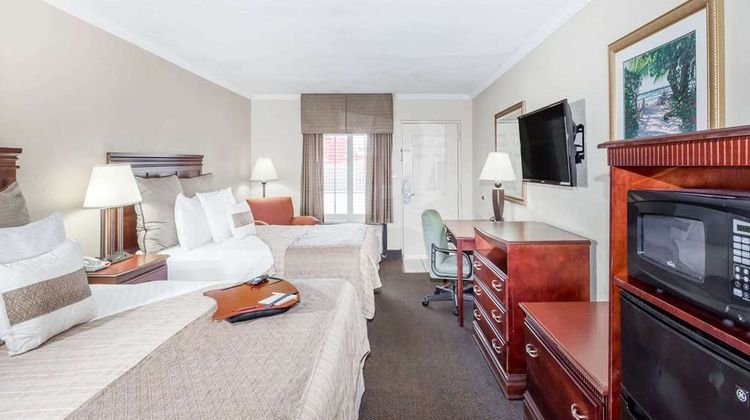 Days Inn Destin Room