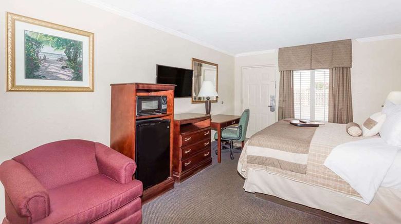 <b>Days Inn Destin Suite</b>. Images powered by <a href="https://iceportal.shijigroup.com/" title="IcePortal" target="_blank">IcePortal</a>.