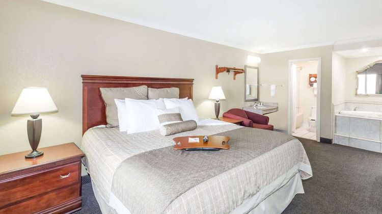 Days Inn Destin Suite