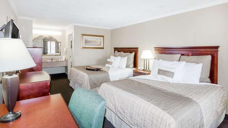 Days Inn Destin Room